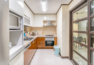 20th Floor 3 Bedroom Condo For Sale - De Castle Royal, BKK1, Phnom Penh thumbnail