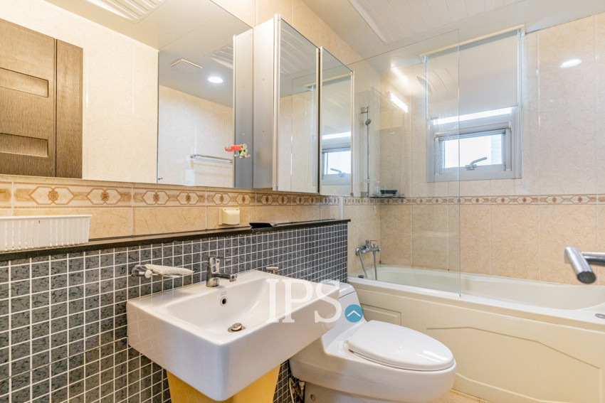 20th Floor 3 Bedroom Condo For Sale - De Castle Royal, BKK1, Phnom Penh