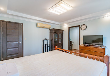 20th Floor 3 Bedroom Condo For Sale - De Castle Royal, BKK1, Phnom Penh thumbnail