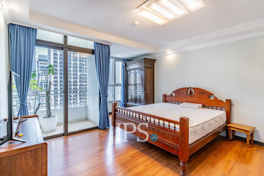 20th Floor 3 Bedroom Condo For Sale - De Castle Royal, BKK1, Phnom Penh