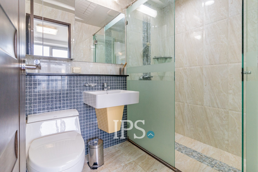 20th Floor 3 Bedroom Condo For Sale - De Castle Royal, BKK1, Phnom Penh