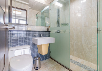 20th Floor 3 Bedroom Condo For Sale - De Castle Royal, BKK1, Phnom Penh thumbnail