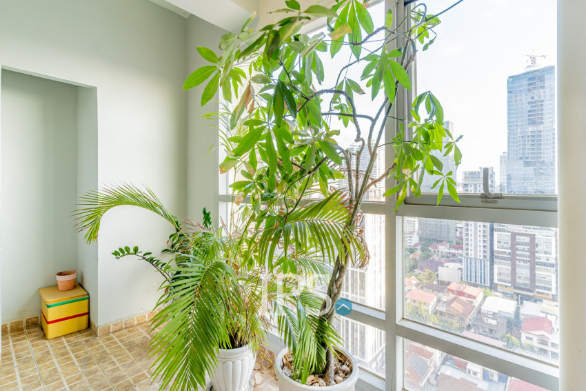 20th Floor 3 Bedroom Condo For Sale - De Castle Royal, BKK1, Phnom Penh
