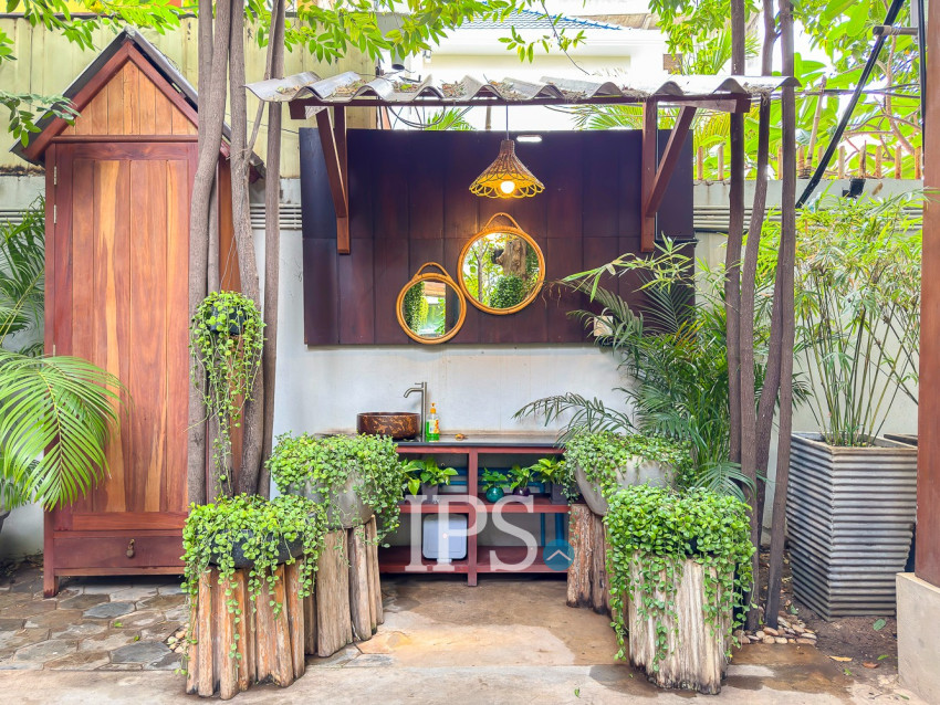 1,000 Sqm Commercial Building For Rent - Svay Dangkum, Siem Reap