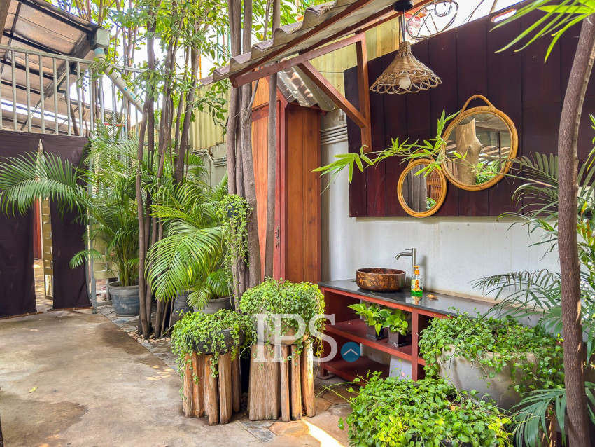 1,000 Sqm Commercial Building For Rent - Svay Dangkum, Siem Reap
