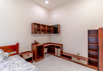 1,000 Sqm Commercial Building For Rent - Svay Dangkum, Siem Reap thumbnail