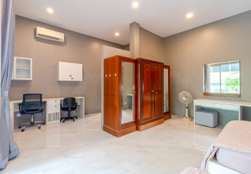 1,000 Sqm Commercial Building For Rent - Svay Dangkum, Siem Reap thumbnail