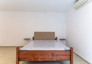 1 Bedroom Renovated Apartment For Rent - Tonle Bassac, Phnom Penh thumbnail