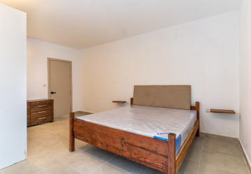 1 Bedroom Renovated Apartment For Rent - Tonle Bassac, Phnom Penh thumbnail