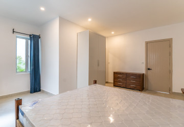 1 Bedroom Renovated Apartment For Rent - Tonle Bassac, Phnom Penh thumbnail