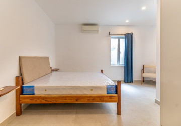 1 Bedroom Renovated Apartment For Rent - Tonle Bassac, Phnom Penh thumbnail