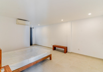 Renovated 4 Bedroom Apartment For Rent - Tonle Bassac, Phnom Penh thumbnail