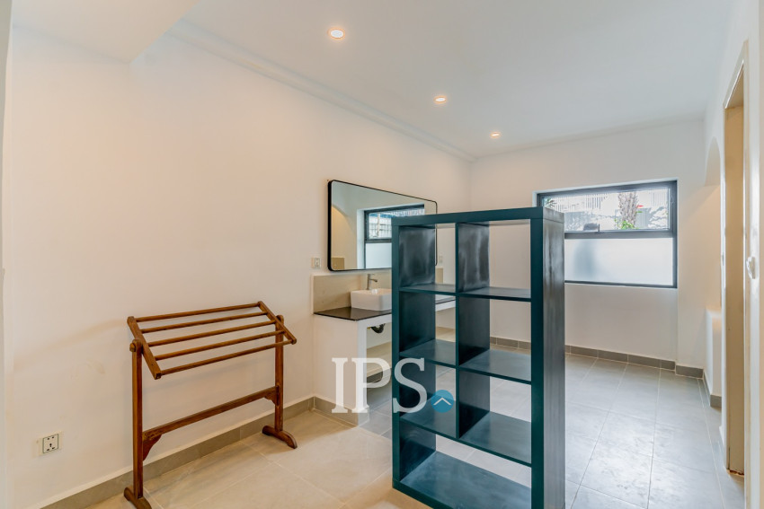 Renovated 4 Bedroom Apartment For Rent - Tonle Bassac, Phnom Penh