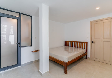 Renovated 4 Bedroom Apartment For Rent - Tonle Bassac, Phnom Penh thumbnail