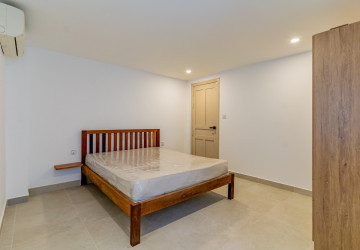 Renovated 4 Bedroom Apartment For Rent - Tonle Bassac, Phnom Penh thumbnail