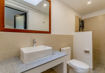Renovated 4 Bedroom Apartment For Rent - Tonle Bassac, Phnom Penh thumbnail