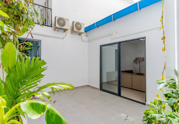 Renovated 4 Bedroom Apartment For Rent - Tonle Bassac, Phnom Penh thumbnail