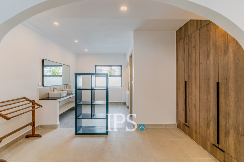 Renovated 4 Bedroom Apartment For Rent - Tonle Bassac, Phnom Penh