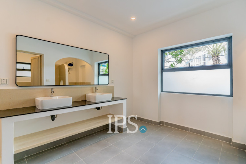Renovated 4 Bedroom Apartment For Rent - Tonle Bassac, Phnom Penh