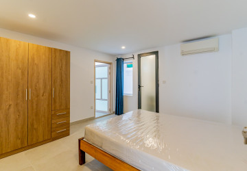 Renovated 4 Bedroom Apartment For Rent - Tonle Bassac, Phnom Penh thumbnail