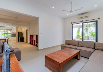 Renovated 4 Bedroom Apartment For Rent - Tonle Bassac, Phnom Penh thumbnail