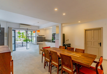 Renovated 4 Bedroom Apartment For Rent - Tonle Bassac, Phnom Penh thumbnail