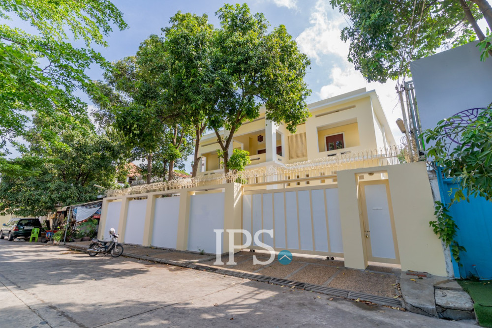 5 Bedroom Villa For Sale - Boeung Kak 1, Phnom Penh