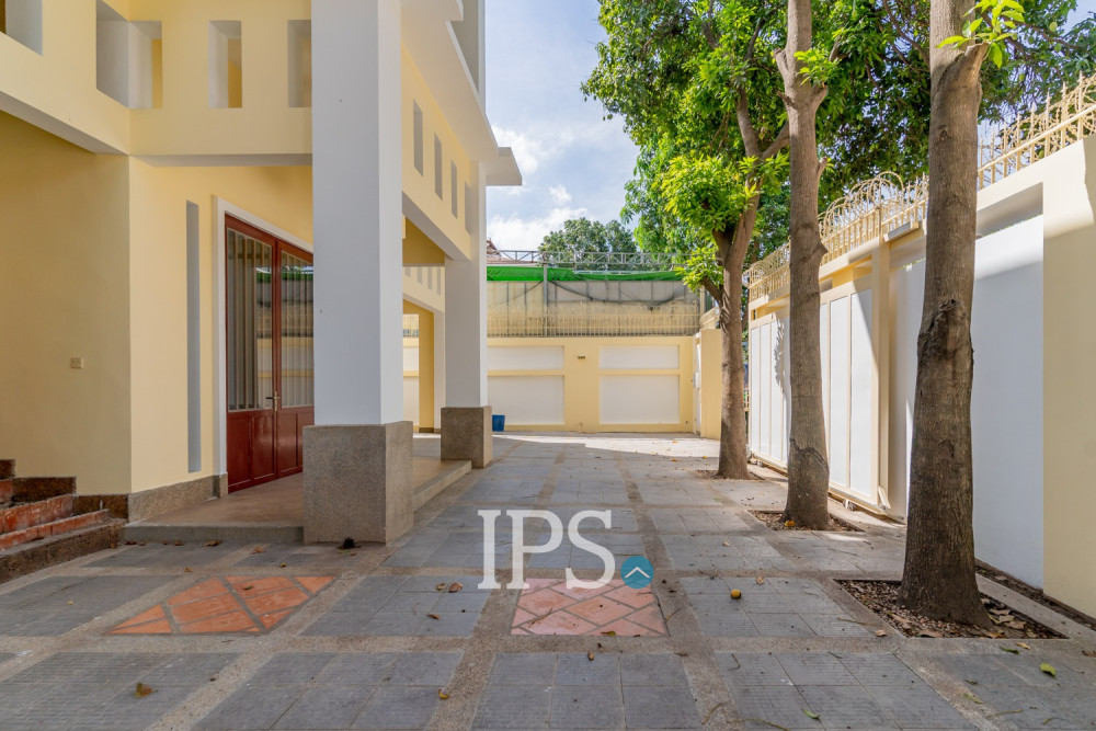 5 Bedroom Villa For Sale - Boeung Kak 1, Phnom Penh - Image 45