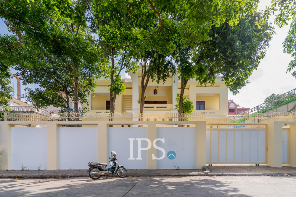 5 Bedroom Villa For Sale - Boeung Kak 1, Phnom Penh - Image 2