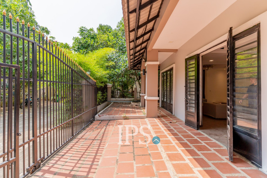 5 Bedroom Villa For Sale - Preaek Aeng, Khan Chbar Ampov, Phnom Penh
