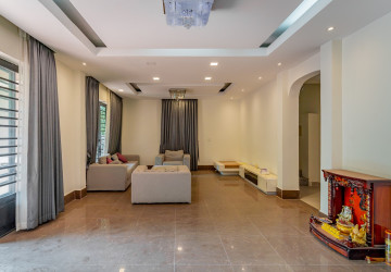 5 Bedroom Villa For Sale - Preaek Aeng, Khan Chbar Ampov, Phnom Penh thumbnail