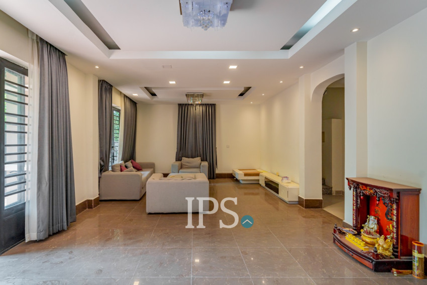 5 Bedroom Villa For Sale - Preaek Aeng, Khan Chbar Ampov, Phnom Penh