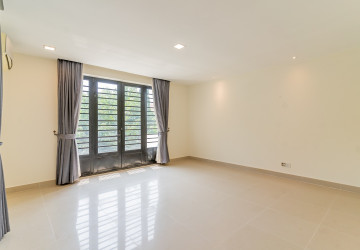 5 Bedroom Villa For Sale - Preaek Aeng, Khan Chbar Ampov, Phnom Penh thumbnail