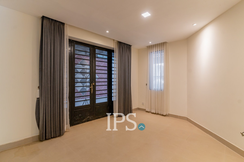 5 Bedroom Villa For Sale - Preaek Aeng, Khan Chbar Ampov, Phnom Penh