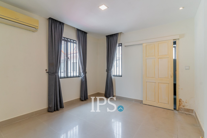 5 Bedroom Villa For Sale - Preaek Aeng, Khan Chbar Ampov, Phnom Penh