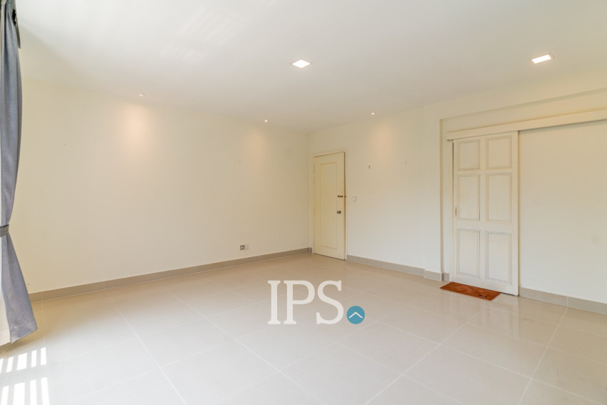5 Bedroom Villa For Sale - Preaek Aeng, Khan Chbar Ampov, Phnom Penh