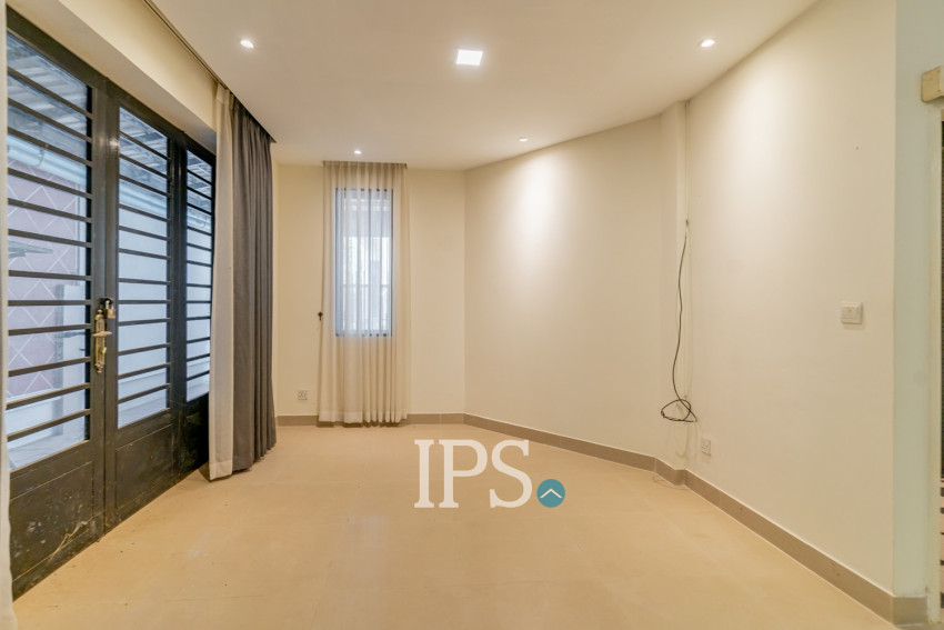 5 Bedroom Villa For Sale - Preaek Aeng, Khan Chbar Ampov, Phnom Penh