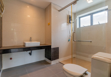 5 Bedroom Villa For Sale - Preaek Aeng, Khan Chbar Ampov, Phnom Penh thumbnail