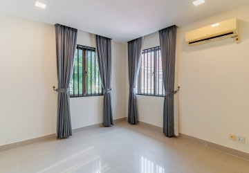 5 Bedroom Villa For Sale - Preaek Aeng, Khan Chbar Ampov, Phnom Penh thumbnail