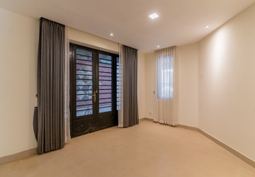 5 Bedroom Villa For Sale - Preaek Aeng, Khan Chbar Ampov, Phnom Penh thumbnail