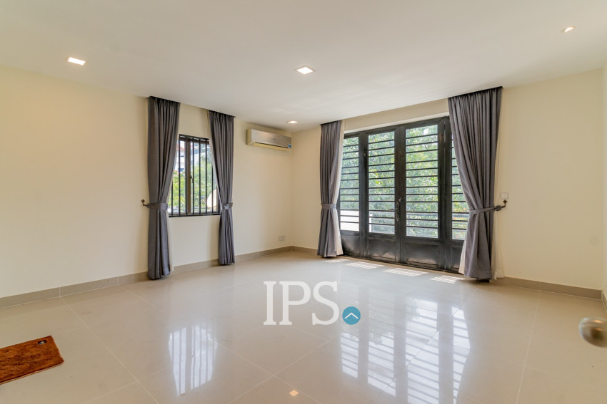 5 Bedroom Villa For Sale - Preaek Aeng, Khan Chbar Ampov, Phnom Penh
