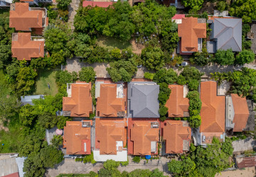 5 Bedroom Villa For Sale - Preaek Aeng, Khan Chbar Ampov, Phnom Penh thumbnail
