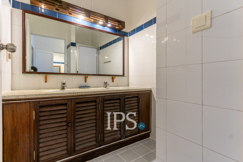 6 Bedroom Serviced Townhouse For Rent - Tonle Bassac, Phnom Penh