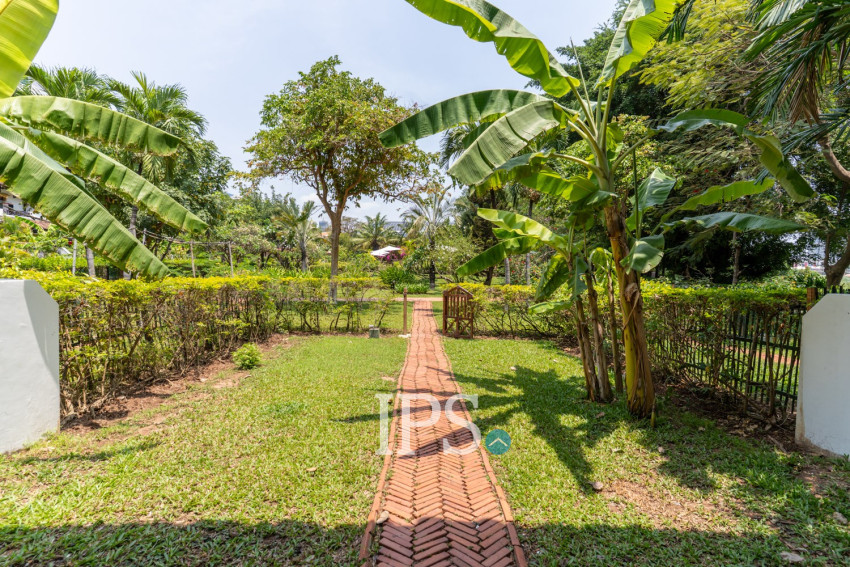 6 Bedroom Serviced Townhouse For Rent - Tonle Bassac, Phnom Penh
