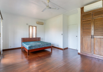6 Bedroom Serviced Townhouse For Rent - Tonle Bassac, Phnom Penh thumbnail