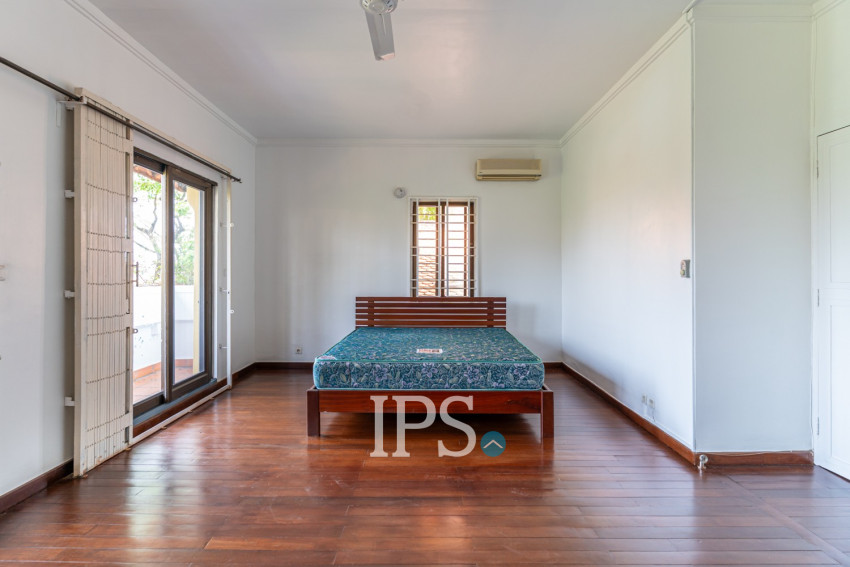 6 Bedroom Serviced Townhouse For Rent - Tonle Bassac, Phnom Penh