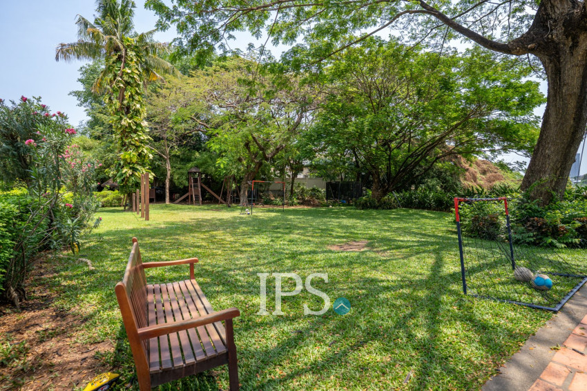 6 Bedroom Serviced Townhouse For Rent - Tonle Bassac, Phnom Penh