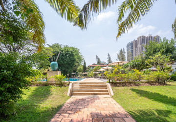 6 Bedroom Serviced Townhouse For Rent - Tonle Bassac, Phnom Penh thumbnail
