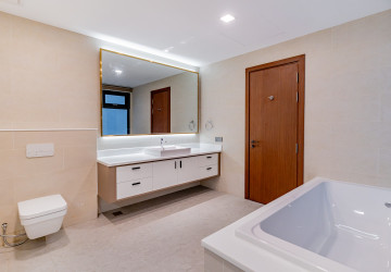 1 Bedroom Serviced Apartment For Rent - BKK1, Phnom Penh thumbnail