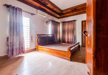 2 Bedroom Shophouse For Rent - Kouk Chak, Siem Reap thumbnail